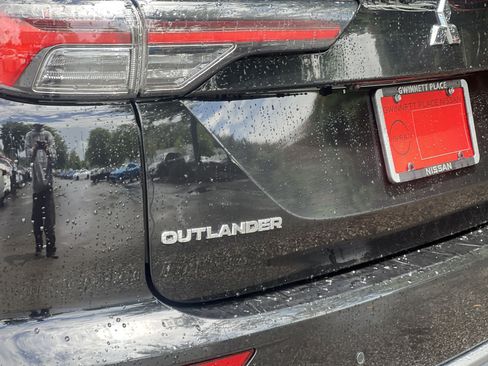Used 2025 Mitsubishi Outlander SE FWD image 29