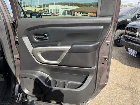 Used 2017 Nissan Titan SV image 25