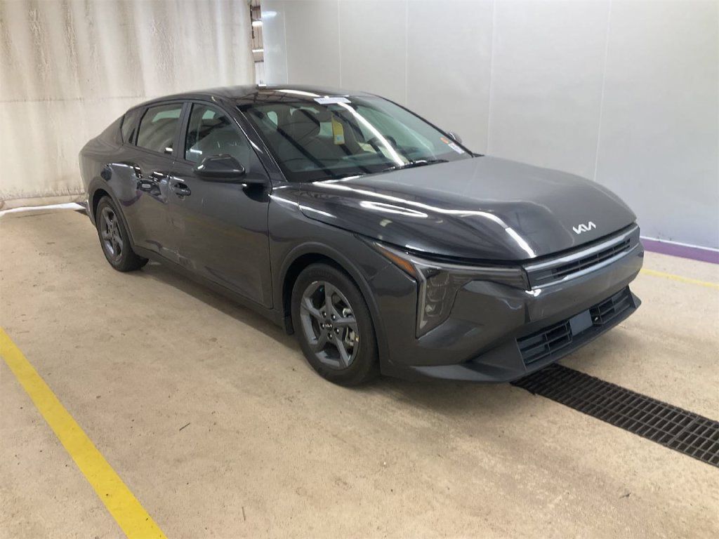 Used 2025 Kia K4 FWD image 1