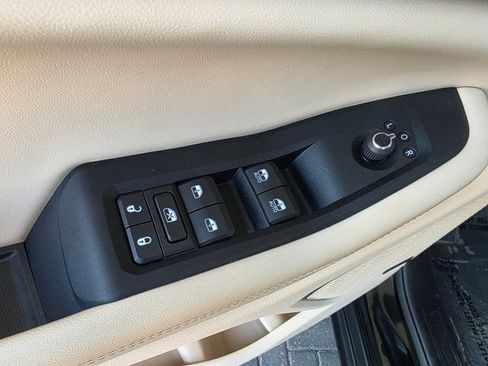Used 2023 Jeep Grand Cherokee L Limited w/ Luxury Tech Group II AWD/4WD image 24