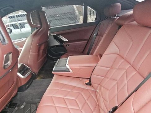 Used 2023 BMW 760i xDrive w/ Executive Package AWD/4WD image 6