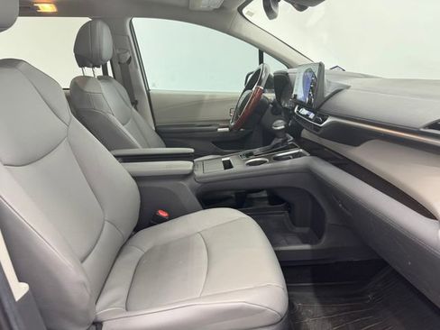 Used 2024 Toyota Sienna XLE w/ XLE Plus Package FWD image 16