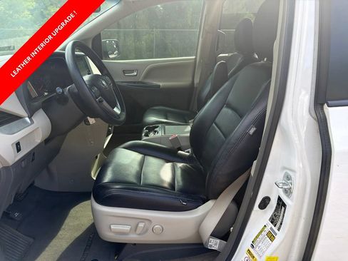 Used 2017 Toyota Sienna LE FWD image 9