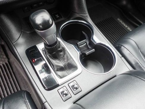 Certified 2018 Toyota Highlander SE image 24