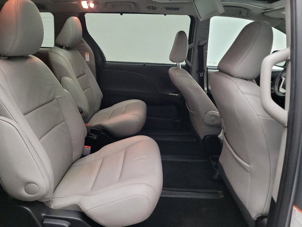 Used 2017 Toyota Sienna AWD image 19