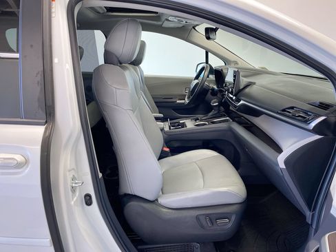 Used 2024 Toyota Sienna XLE w/ XLE Plus Package AWD/4WD image 30