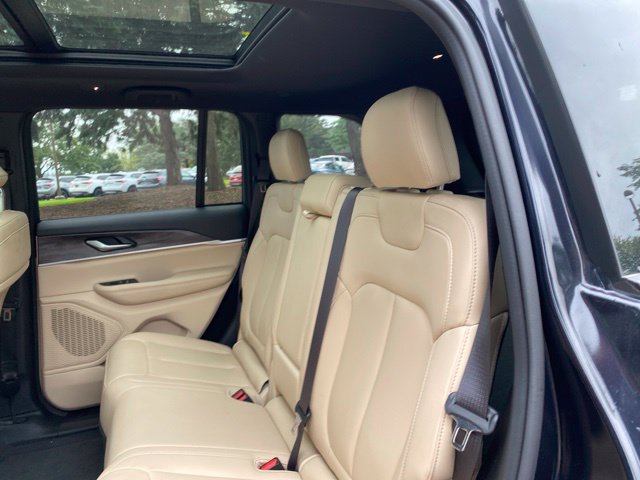 Used 2023 Jeep Grand Cherokee Limited AWD/4WD image 3