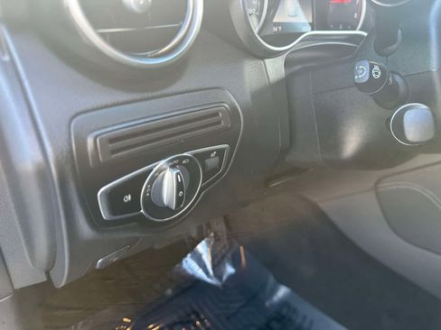 Used 2019 Mercedes-Benz GLC 300 4MATIC image 19