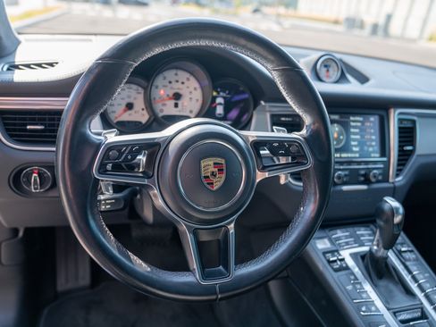 Used 2016 Porsche Macan Turbo AWD/4WD image 13