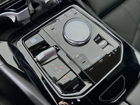 Used 2025 BMW 530i w/ M Sport Package image 15