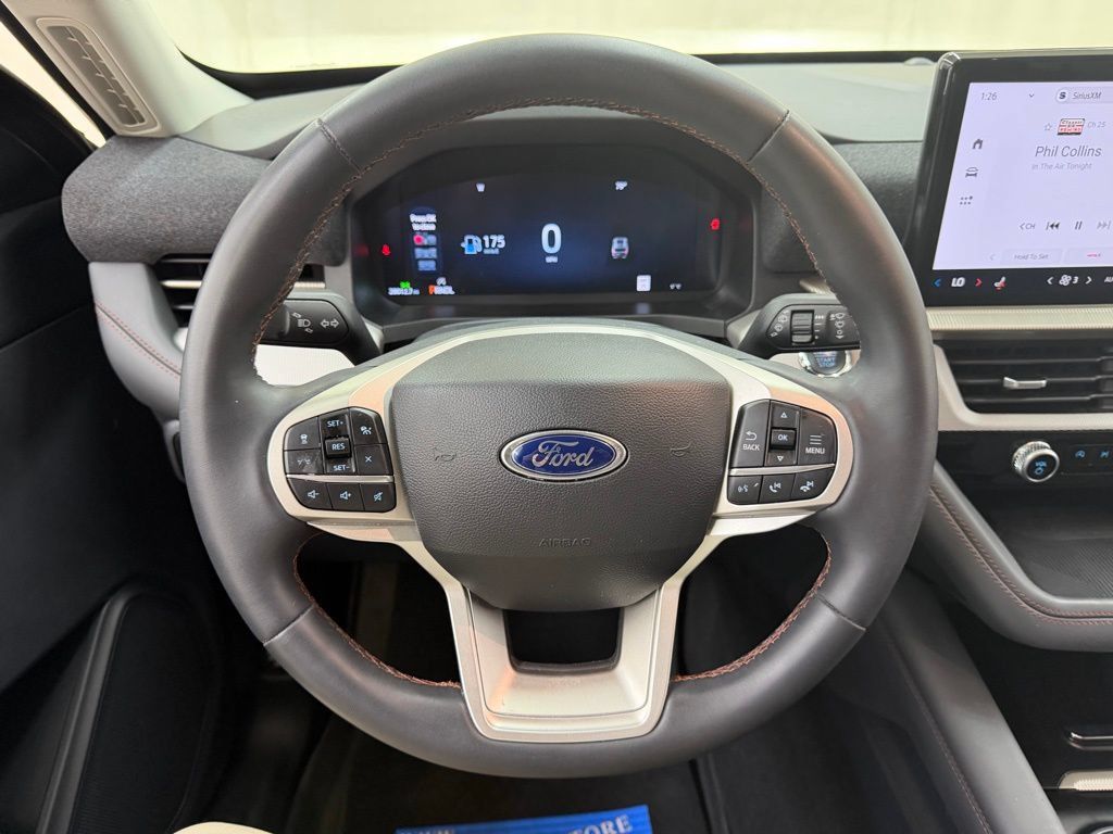 Used 2025 Ford Explorer Active AWD/4WD image 25