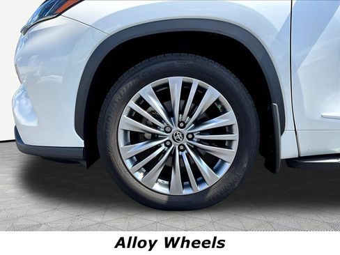 Used 2021 Toyota Highlander Platinum AWD/4WD image 34
