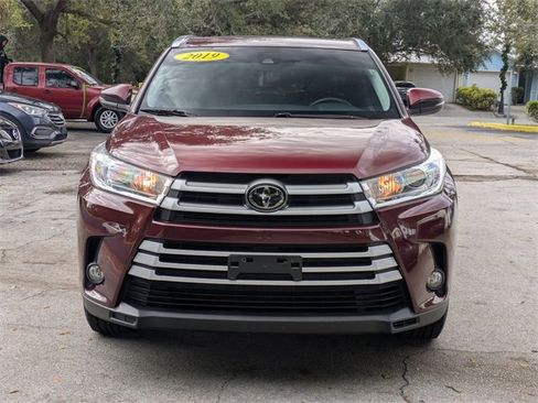 Used 2019 Toyota Highlander XLE image 2