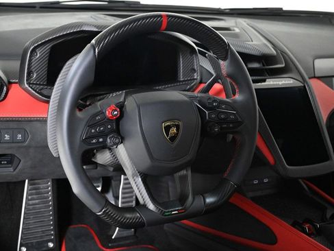 Used 2024 Lamborghini Revuelto image 10