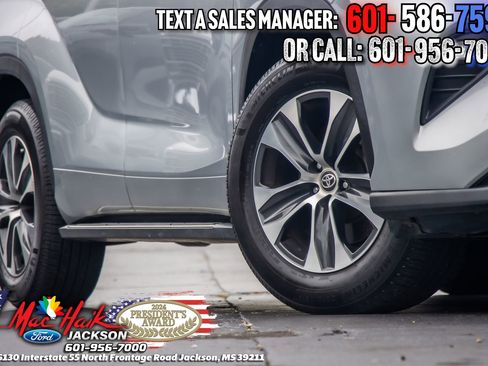 Used 2020 Toyota Highlander XLE FWD image 2