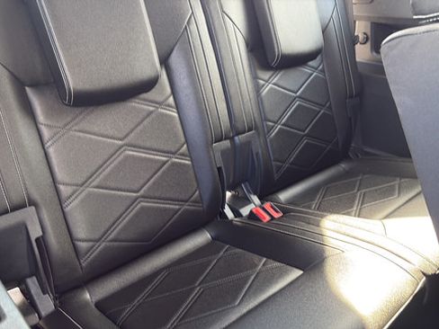 Used 2025 Volkswagen Atlas SE AWD/4WD image 28