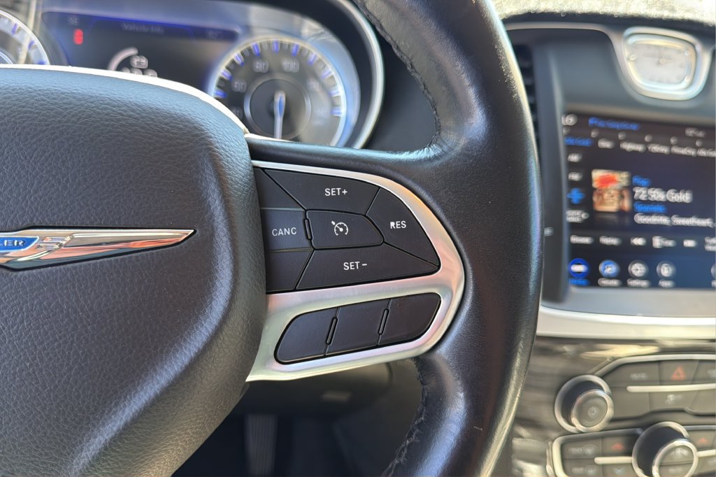 Used 2022 Chrysler 300 Touring w/ Sport Appearance Package RWD image 22