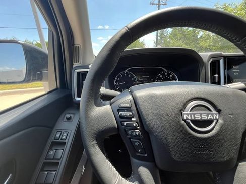 Used 2025 Nissan Frontier SV w/ SV Convenience Package RWD image 11