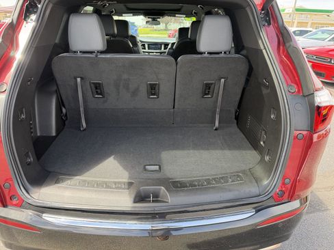Used 2023 Buick Enclave Essence w/ Experience Buick Package AWD/4WD image 9