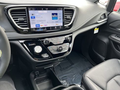 New 2026 Chrysler Pacifica Select FWD image 12