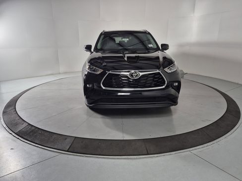 New 2026 Toyota Highlander Limited image 8
