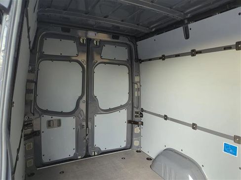 Used 2017 Mercedes-Benz Sprinter 2500 image 21