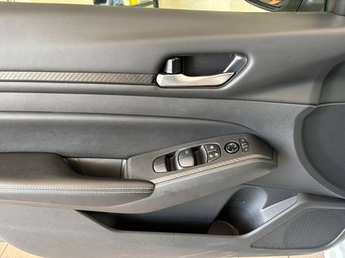 Used 2025 Nissan Altima 2.5 SV FWD image 15