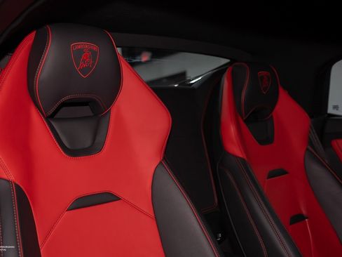 Used 2023 Lamborghini Huracan EVO image 45