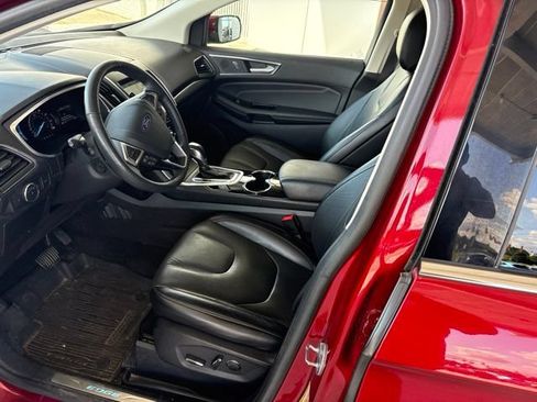 Used 2018 Ford Edge Titanium w/ Equipment Group 301A AWD/4WD image 14