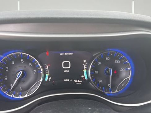Certified 2021 Chrysler Pacifica Touring w/ Cold Weather Group FWD image 11