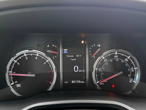 Used 2022 Toyota 4Runner TRD Off-Road AWD/4WD image 23