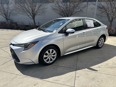 Used 2023 Toyota Corolla LE image 3