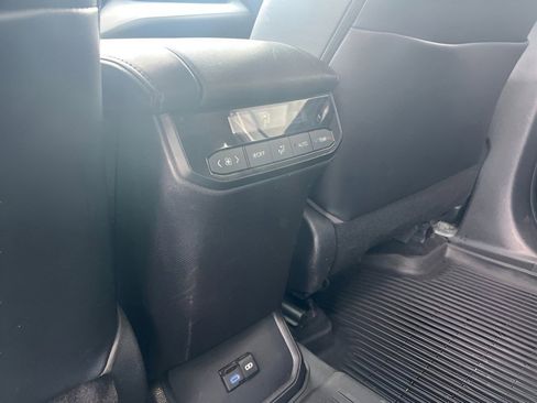 Used 2022 Toyota Highlander XLE AWD/4WD image 20