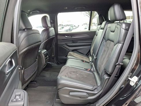 Used 2024 Jeep Grand Cherokee L Laredo image 11