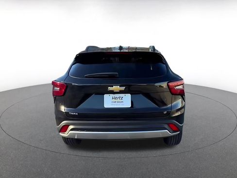 Used 2025 Chevrolet Trax LT image 12