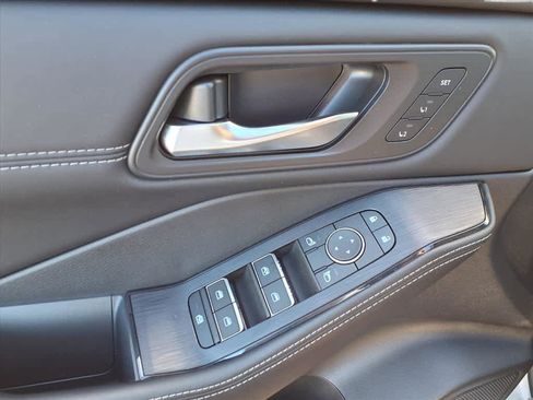 Used 2024 Nissan Rogue SL w/ SL Premium Package image 14