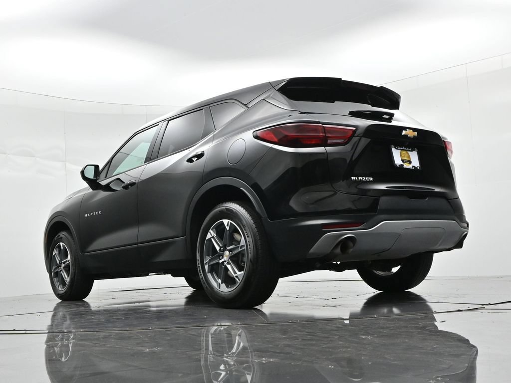 Used 2025 Chevrolet Blazer LT FWD image 19
