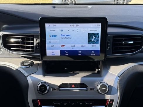 Certified 2022 Ford Explorer XLT w/ Equipment Group 202A image 3