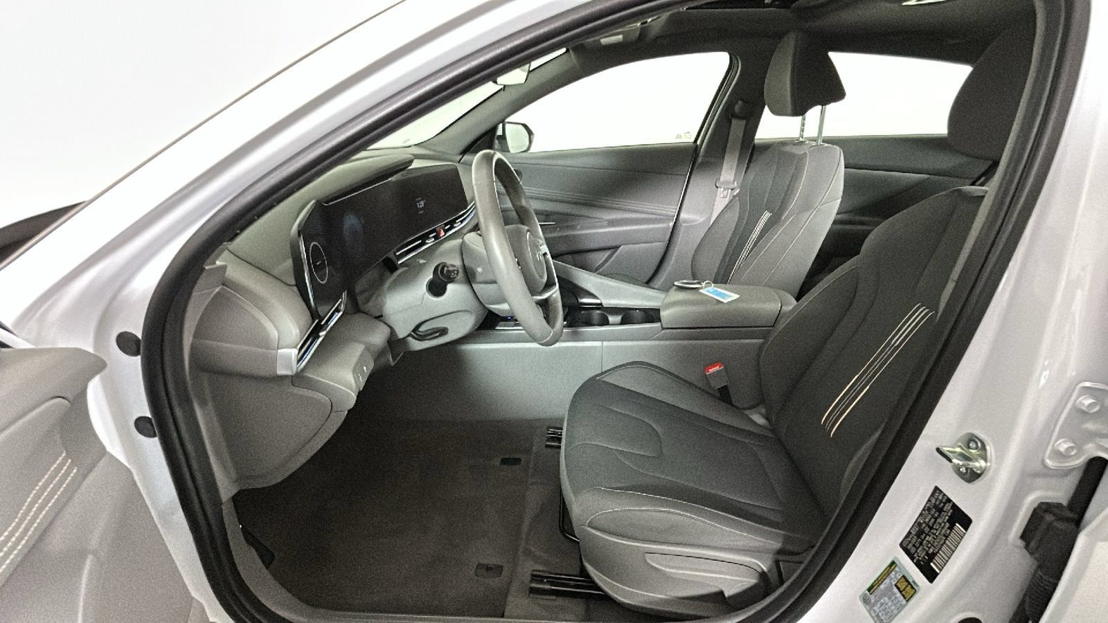 Used 2025 Hyundai Elantra SEL FWD image 13