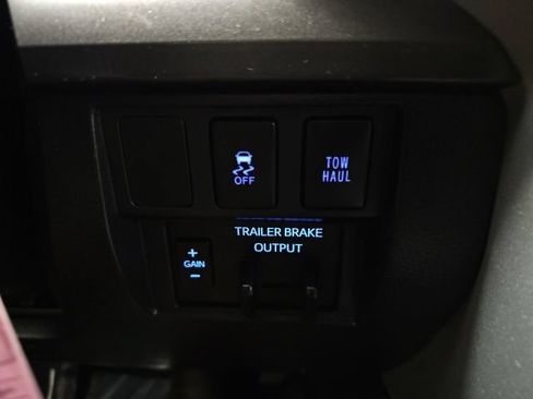 Used 2018 Toyota Tundra SR5 w/ TRD Off Road Package AWD/4WD image 22
