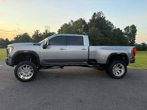 Used 2024 GMC Sierra 3500 Denali Ultimate AWD/4WD image 7