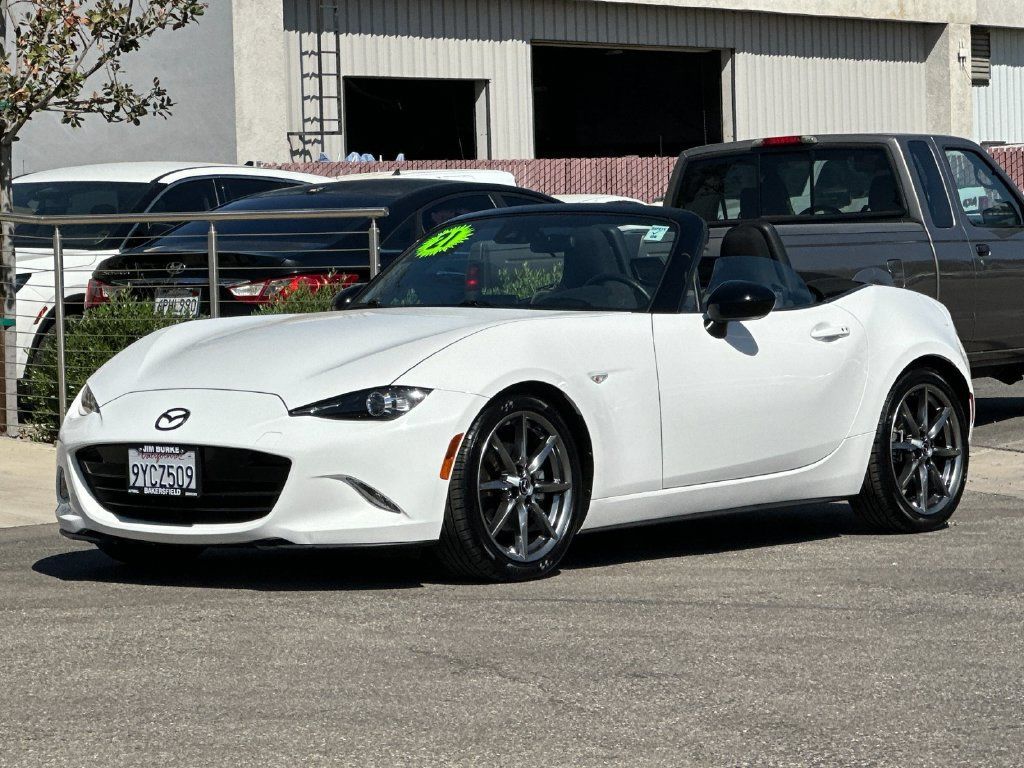 Used 2021 MAZDA MX-5 Miata Sport RWD image 8