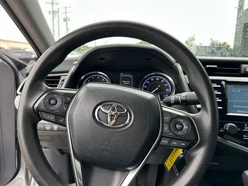 Used 2019 Toyota Camry LE FWD image 10