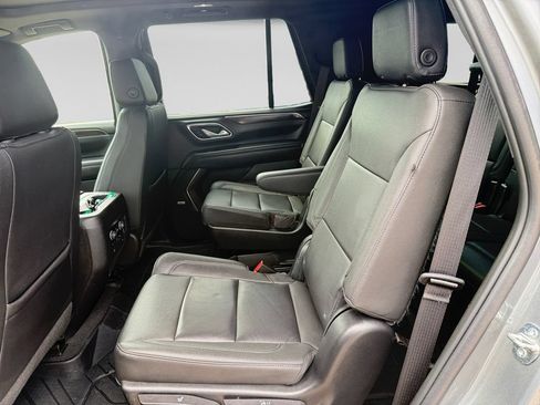 Used 2022 Chevrolet Tahoe Z71 w/ Luxury Package AWD/4WD image 33