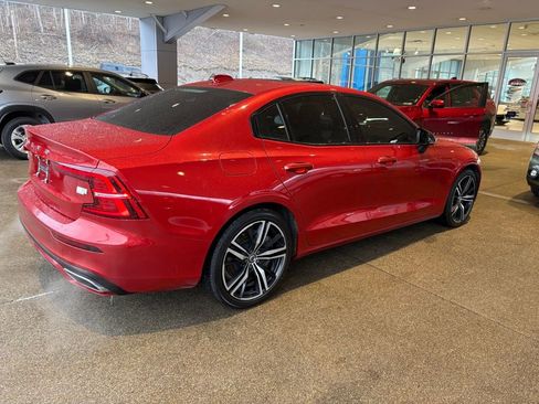 Used 2022 Volvo S60 T8 R-Design Expression w/ Premium Package image 5