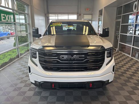Used 2024 GMC Sierra 1500 AT4 w/ Technology Package AWD/4WD image 2