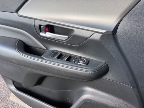 Used 2025 Toyota Grand Highlander AWD image 16