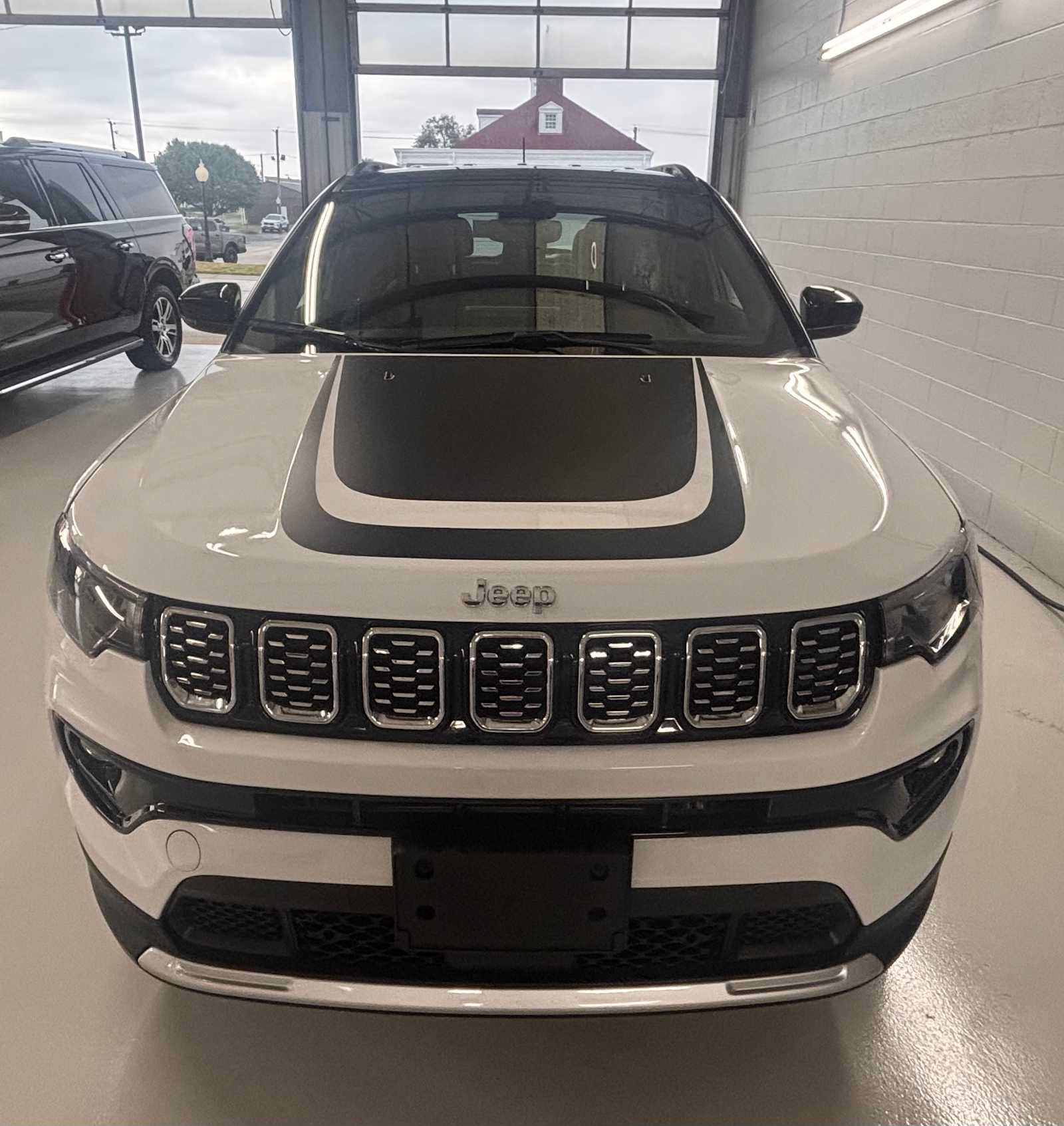 Certified 2024 Jeep Compass Limited w/ Mopar Graphics Package AWD/4WD image 3
