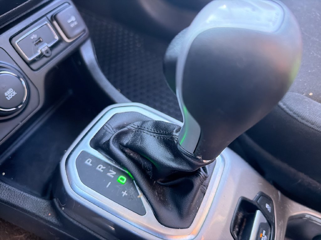 Certified 2022 Jeep Renegade Latitude AWD/4WD image 19