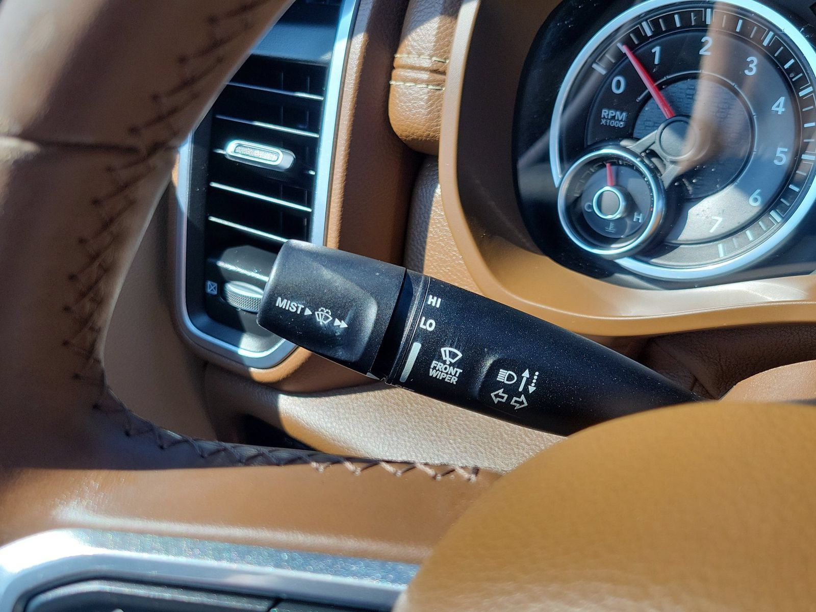 Used 2019 RAM 1500 Laramie AWD/4WD image 16